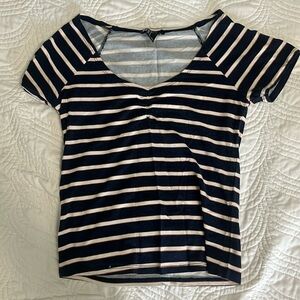 Blue Stripped ( red and white) women’s short sleeve v neck forever 21 top